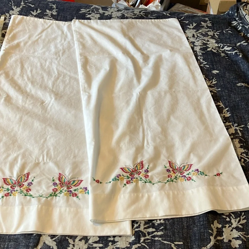 2 Vintage Lady Pepperell Grandeur embroidered butterfly white King pillowcases